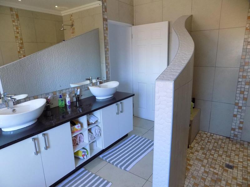 4 Bedroom Property for Sale in Monte Christo Western Cape